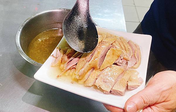 新莊美食小吃推薦【珍品四鴨】鴨肉滷肉飯、鴨肉羹、薑絲鴨肉湯、鴨肉切盤，獨特一鴨四吃│新莊體育場周邊美食小吃－19.jpg