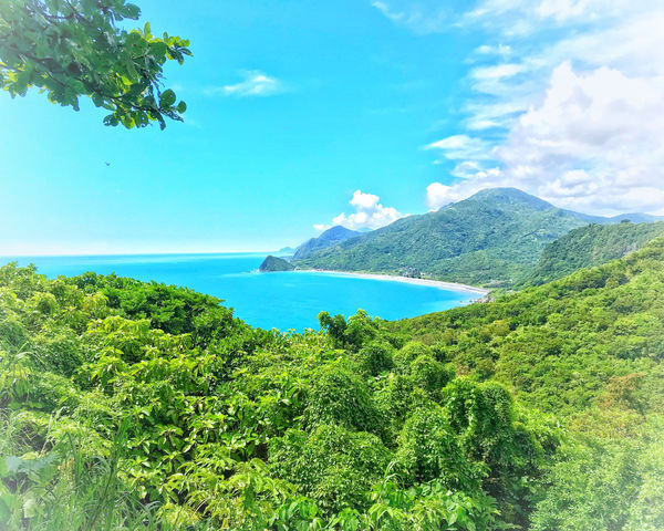 //花蓮景點//花蓮海線一日遊。台11。芭崎眺望臺。新社梯田。石梯坪。北回歸線標碑海線。八仙洞。石門班哨角。女孩MOM實在太瘋狂了，從花蓮市騎到台東長濱77公里，青春的記憶就是嚴重曬傷QQ