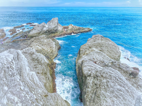 //花蓮景點//花蓮海線一日遊。台11。芭崎眺望臺。新社梯田。石梯坪。北回歸線標碑海線。八仙洞。石門班哨角。女孩MOM實在太瘋狂了，從花蓮市騎到台東長濱77公里，青春的記憶就是嚴重曬傷QQ