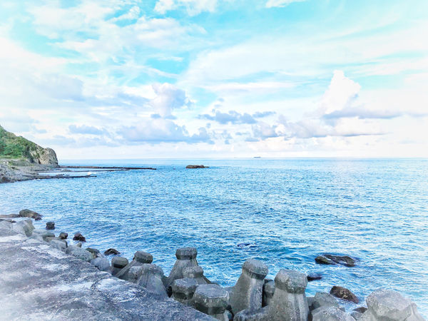 //花蓮景點//花蓮海線一日遊。台11。芭崎眺望臺。新社梯田。石梯坪。北回歸線標碑海線。八仙洞。石門班哨角。女孩MOM實在太瘋狂了，從花蓮市騎到台東長濱77公里，青春的記憶就是嚴重曬傷QQ