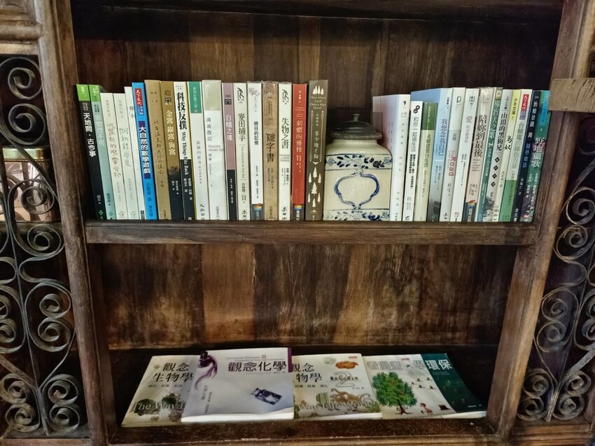 396935.jpg - 【新竹.尖石】自然在家書坊。寧靜玻璃屋超適合閱讀。闆娘不藏私與顧客分享藏書。咖啡+甜點需fb預約