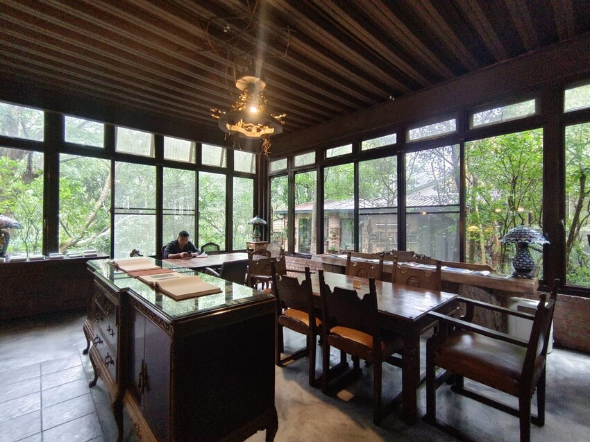 396932.jpg - 【新竹.尖石】自然在家書坊。寧靜玻璃屋超適合閱讀。闆娘不藏私與顧客分享藏書。咖啡+甜點需fb預約