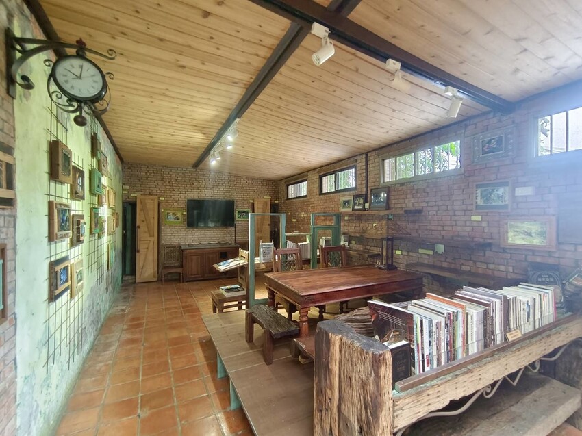 396954.jpg - 【新竹.尖石】自然在家書坊。寧靜玻璃屋超適合閱讀。闆娘不藏私與顧客分享藏書。咖啡+甜點需fb預約