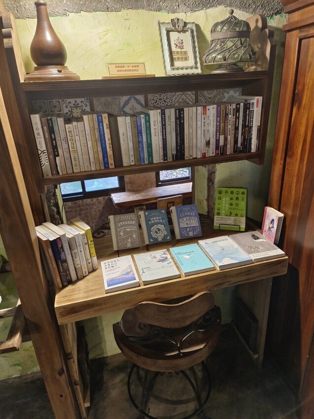 396930.jpg - 【新竹.尖石】自然在家書坊。寧靜玻璃屋超適合閱讀。闆娘不藏私與顧客分享藏書。咖啡+甜點需fb預約