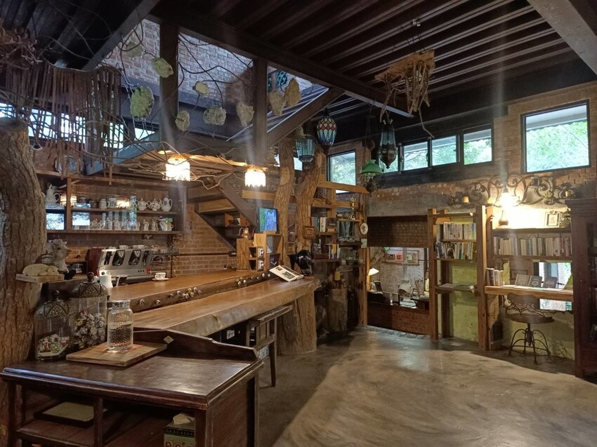 396931.jpg - 【新竹.尖石】自然在家書坊。寧靜玻璃屋超適合閱讀。闆娘不藏私與顧客分享藏書。咖啡+甜點需fb預約