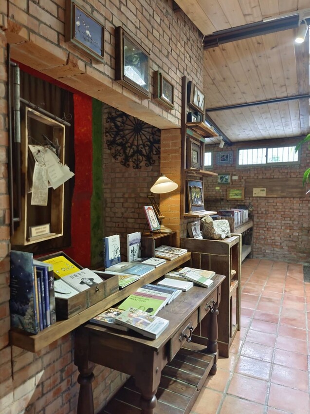 396924.jpg - 【新竹.尖石】自然在家書坊。寧靜玻璃屋超適合閱讀。闆娘不藏私與顧客分享藏書。咖啡+甜點需fb預約