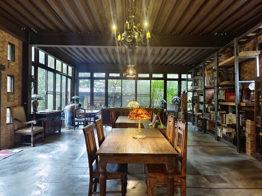 396940.jpg - 【新竹.尖石】自然在家書坊。寧靜玻璃屋超適合閱讀。闆娘不藏私與顧客分享藏書。咖啡+甜點需fb預約