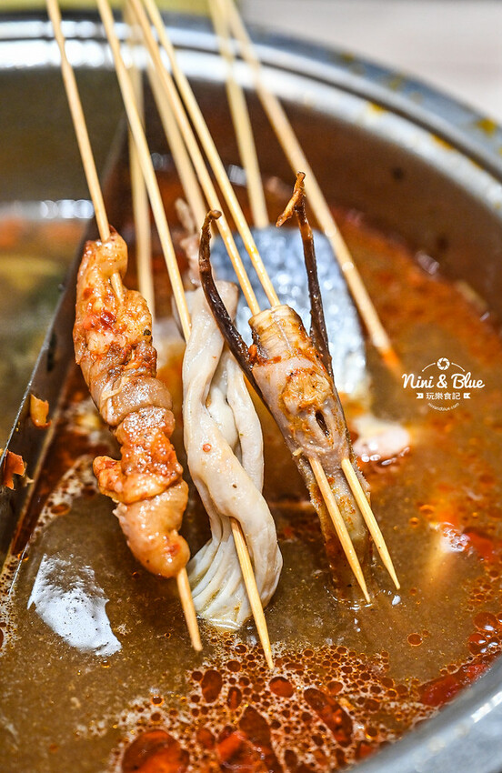 一串只要10元，超過100種口味，正宗川味麻辣串串鍋，加入LINE好友就送5支串串兌換券！-妮妮布魯