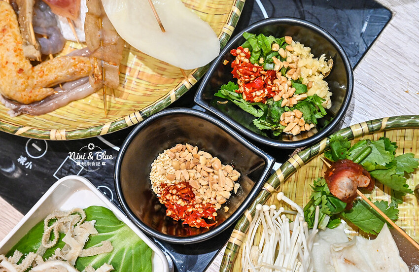 一串只要10元，超過100種口味，正宗川味麻辣串串鍋，加入LINE好友就送5支串串兌換券！-妮妮布魯