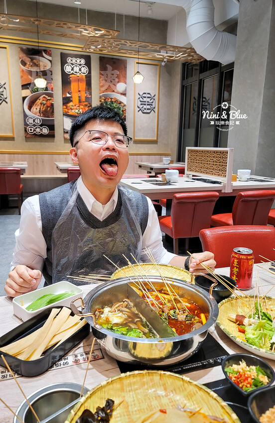 一串只要10元，超過100種口味，正宗川味麻辣串串鍋，加入LINE好友就送5支串串兌換券！-妮妮布魯