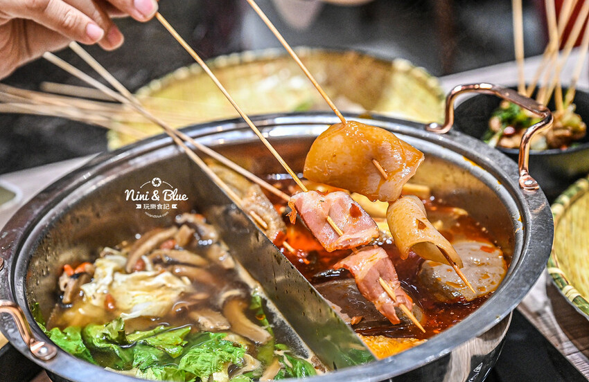 一串只要10元，超過100種口味，正宗川味麻辣串串鍋，加入LINE好友就送5支串串兌換券！-妮妮布魯