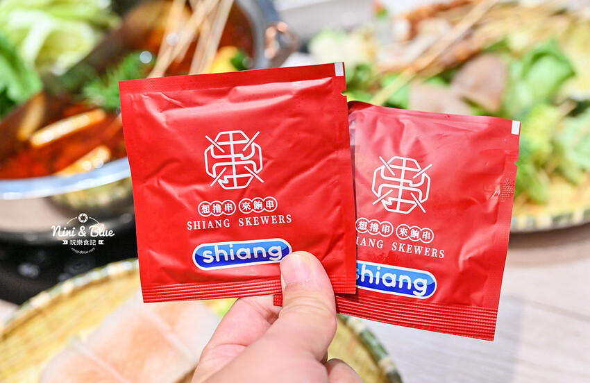 一串只要10元，超過100種口味，正宗川味麻辣串串鍋，加入LINE好友就送5支串串兌換券！-妮妮布魯