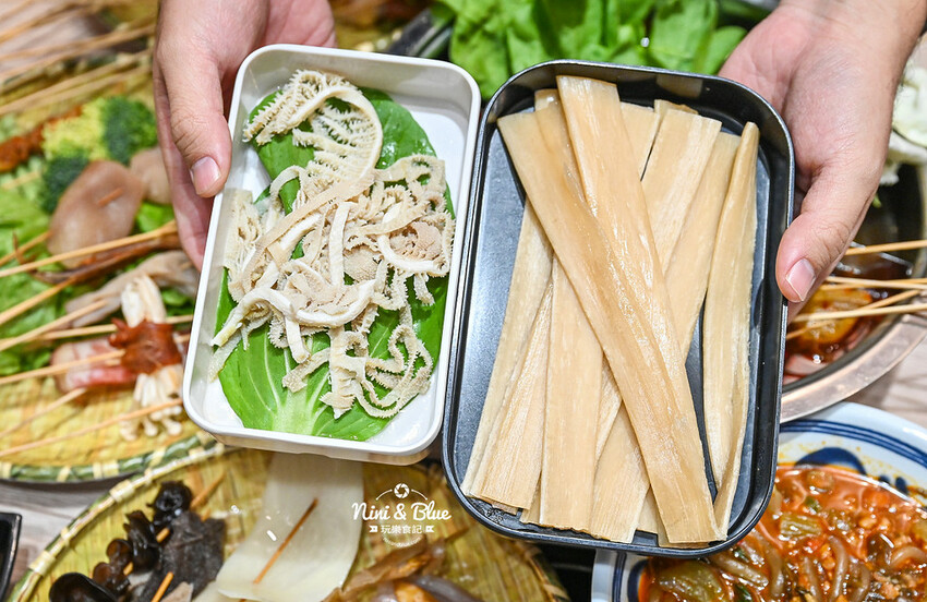 一串只要10元，超過100種口味，正宗川味麻辣串串鍋，加入LINE好友就送5支串串兌換券！-妮妮布魯