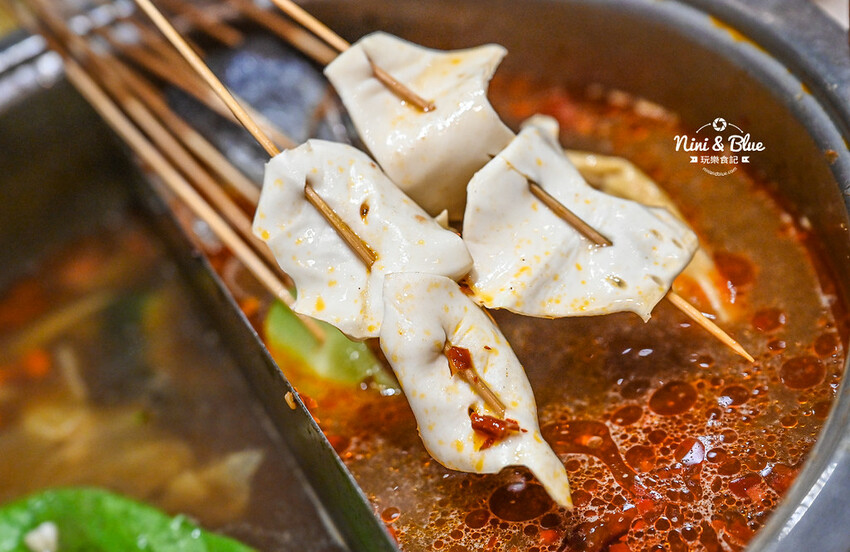 一串只要10元，超過100種口味，正宗川味麻辣串串鍋，加入LINE好友就送5支串串兌換券！-妮妮布魯