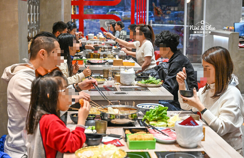 一串只要10元，超過100種口味，正宗川味麻辣串串鍋，加入LINE好友就送5支串串兌換券！-妮妮布魯