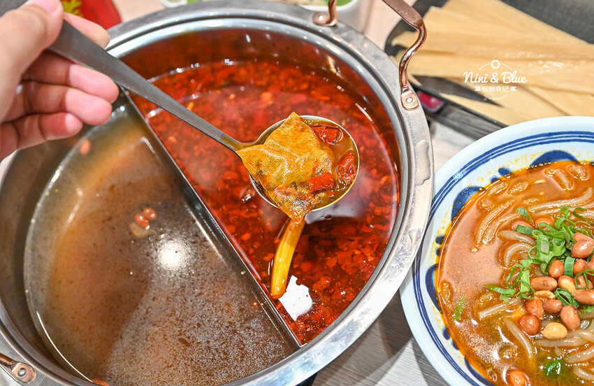 一串只要10元，超過100種口味，正宗川味麻辣串串鍋，加入LINE好友就送5支串串兌換券！-妮妮布魯