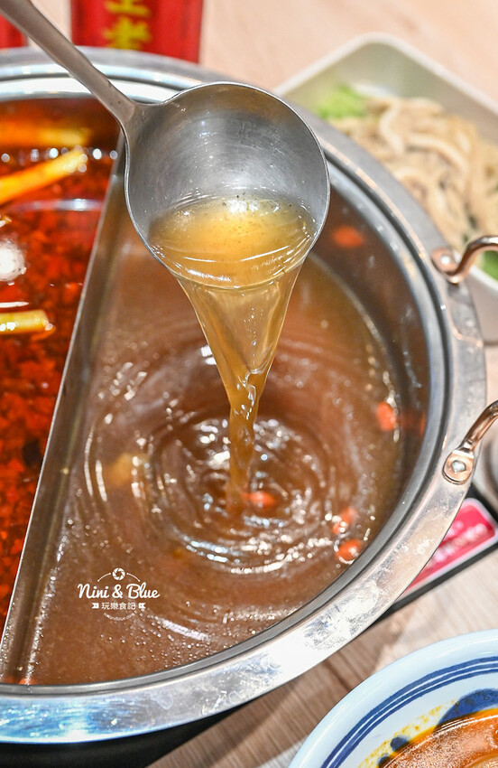 一串只要10元，超過100種口味，正宗川味麻辣串串鍋，加入LINE好友就送5支串串兌換券！-妮妮布魯