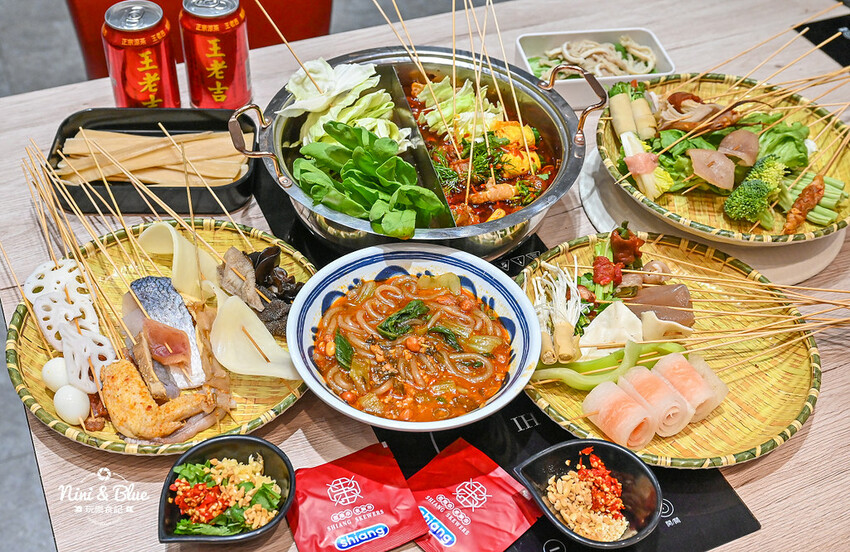 一串只要10元，超過100種口味，正宗川味麻辣串串鍋，加入LINE好友就送5支串串兌換券！-妮妮布魯