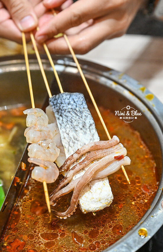 一串只要10元，超過100種口味，正宗川味麻辣串串鍋，加入LINE好友就送5支串串兌換券！-妮妮布魯