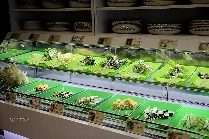 台中市西屯區道地四川噴香麻辣鍋 超過百種串串 一起實現撸串自由|餉串串-麻辣串串香(台中西屯麻辣串串鍋推薦)