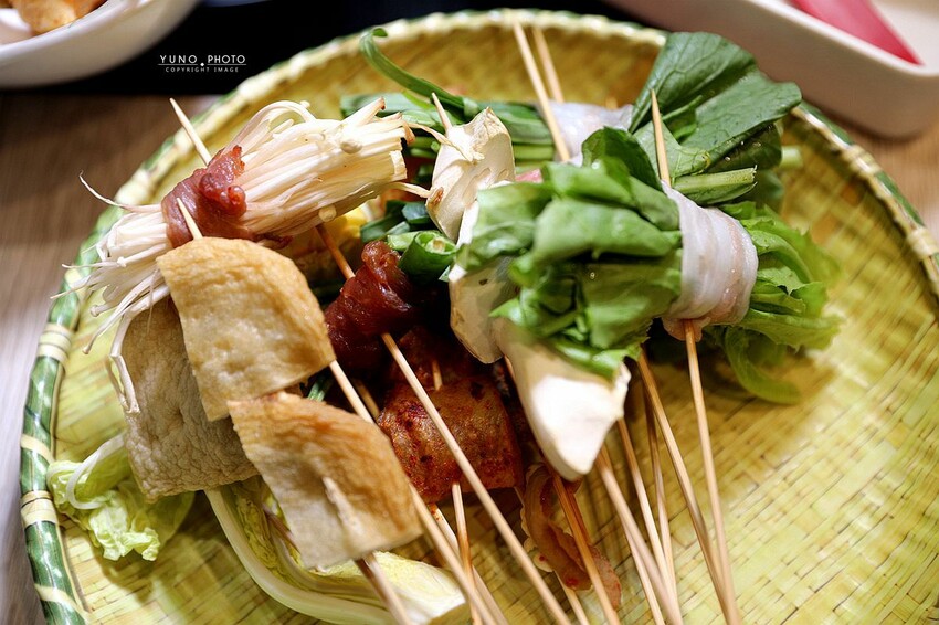 台中市西屯區道地四川噴香麻辣鍋 超過百種串串 一起實現撸串自由|餉串串-麻辣串串香(台中西屯麻辣串串鍋推薦)