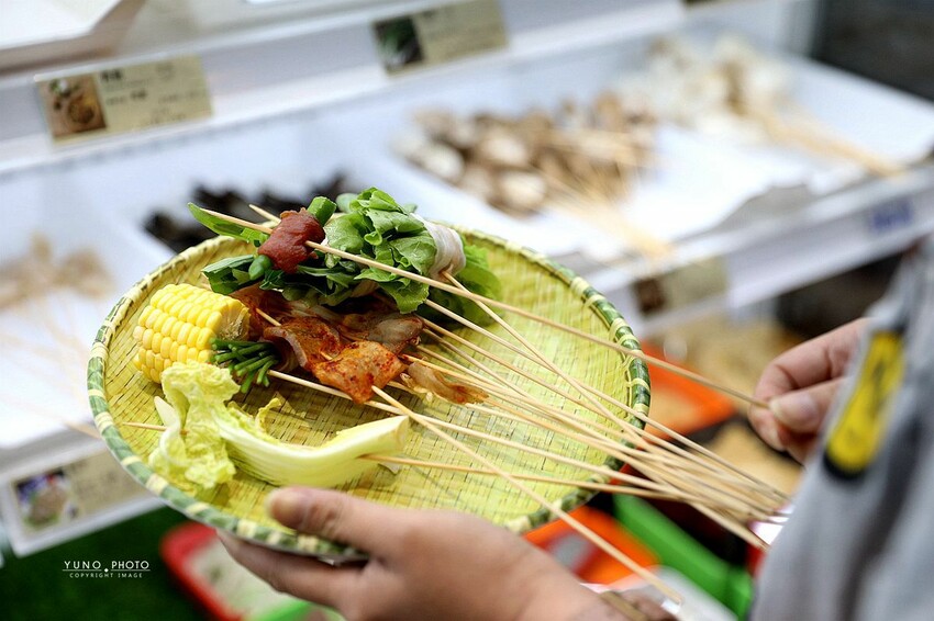 台中市西屯區道地四川噴香麻辣鍋 超過百種串串 一起實現撸串自由|餉串串-麻辣串串香(台中西屯麻辣串串鍋推薦)