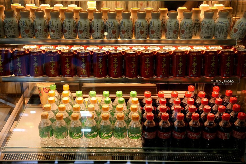 台中市西屯區道地四川噴香麻辣鍋 超過百種串串 一起實現撸串自由|餉串串-麻辣串串香(台中西屯麻辣串串鍋推薦)