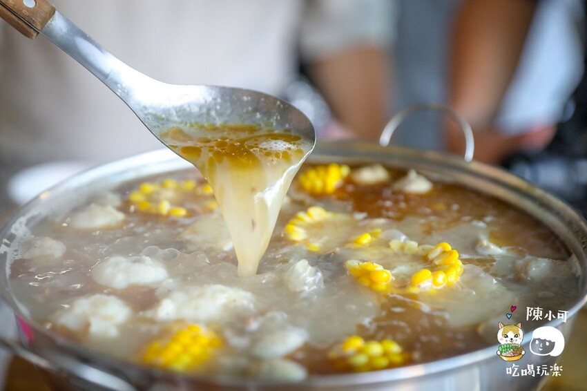 超過40年老店!網友推薦第一名薑母鴨是這間!米雪糕點起來,真的真的超正點好吃,紅標米酒直接灌進去噴火!