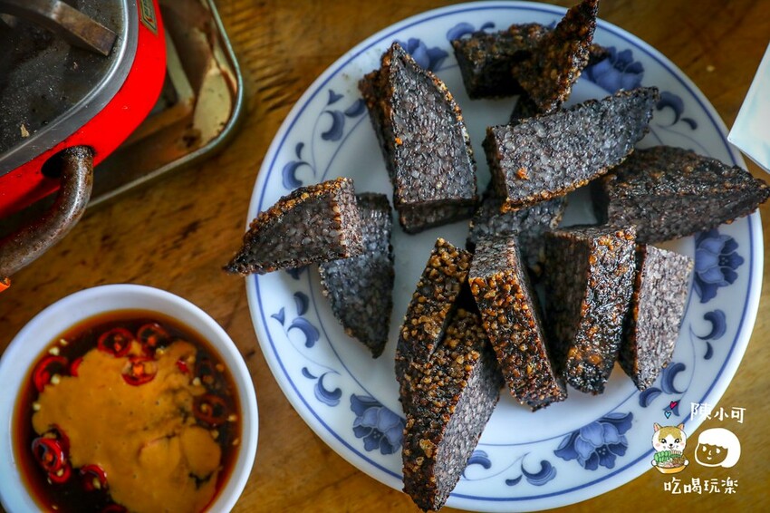 超過40年老店!網友推薦第一名薑母鴨是這間!米雪糕點起來,真的真的超正點好吃,紅標米酒直接灌進去噴火!