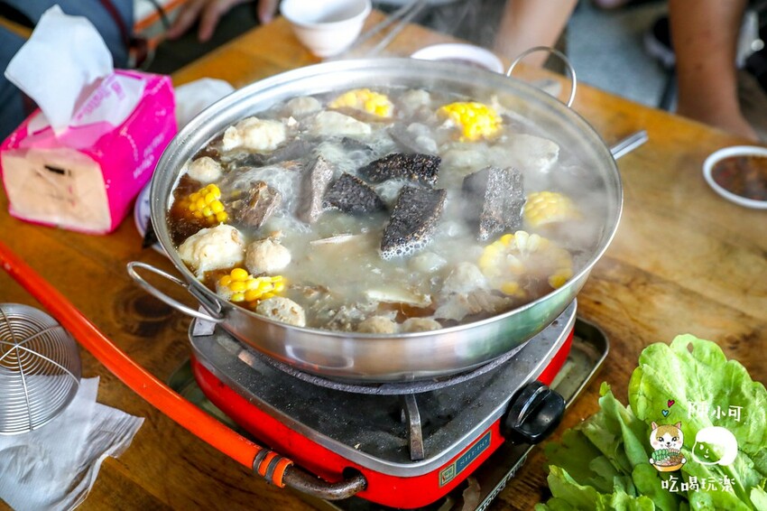 超過40年老店!網友推薦第一名薑母鴨是這間!米雪糕點起來,真的真的超正點好吃,紅標米酒直接灌進去噴火!