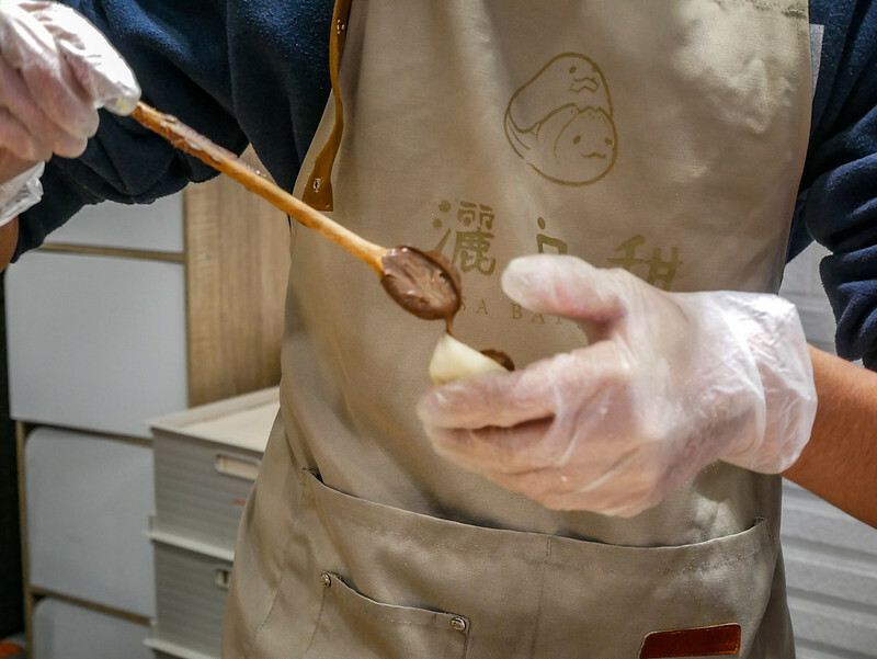 雙連站甜點推薦！灑白甜鮮奶麻糬販賣舖，純鮮奶手作Q彈麻糬必吃。