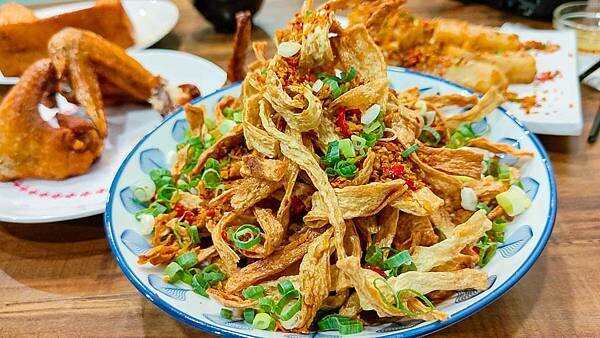 【板橋美食】宇記燒臘茶餐廳｜正宗港味餐廳！爆強實力乾炒牛河必點必吃