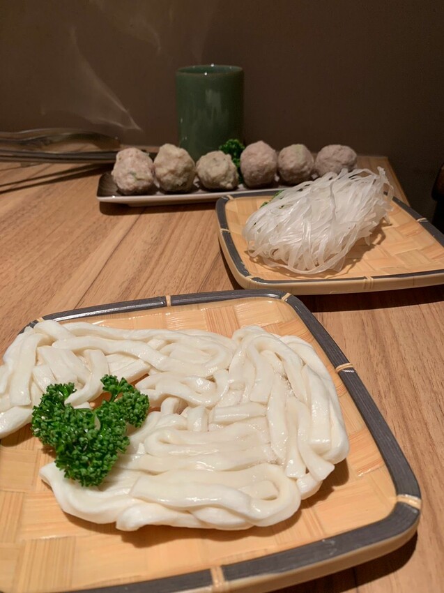 【台北】中山美食|手工殿麻辣鍋物 中山條通新開幕火鍋店 超浮誇造景火鍋 滿額送A5和牛