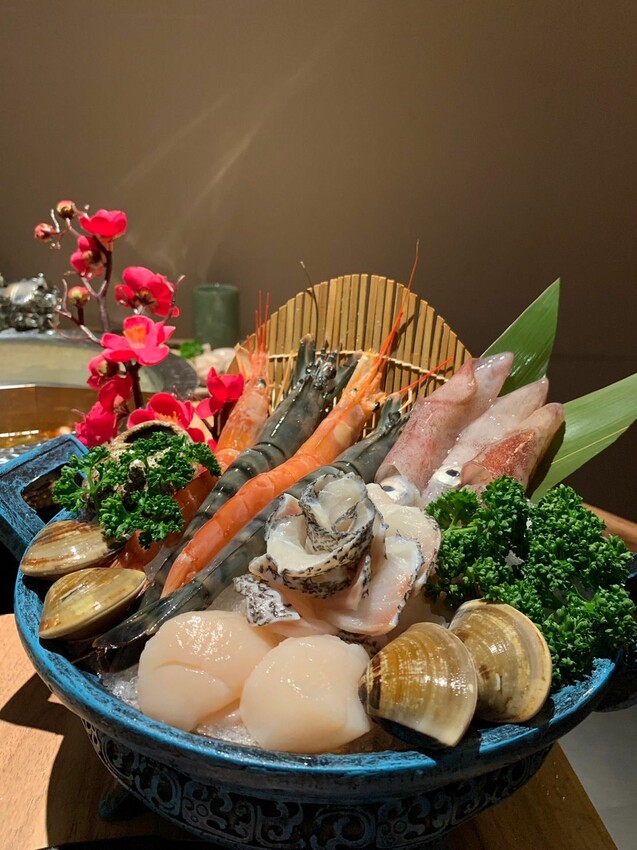 【台北】中山美食|手工殿麻辣鍋物 中山條通新開幕火鍋店 超浮誇造景火鍋 滿額送A5和牛