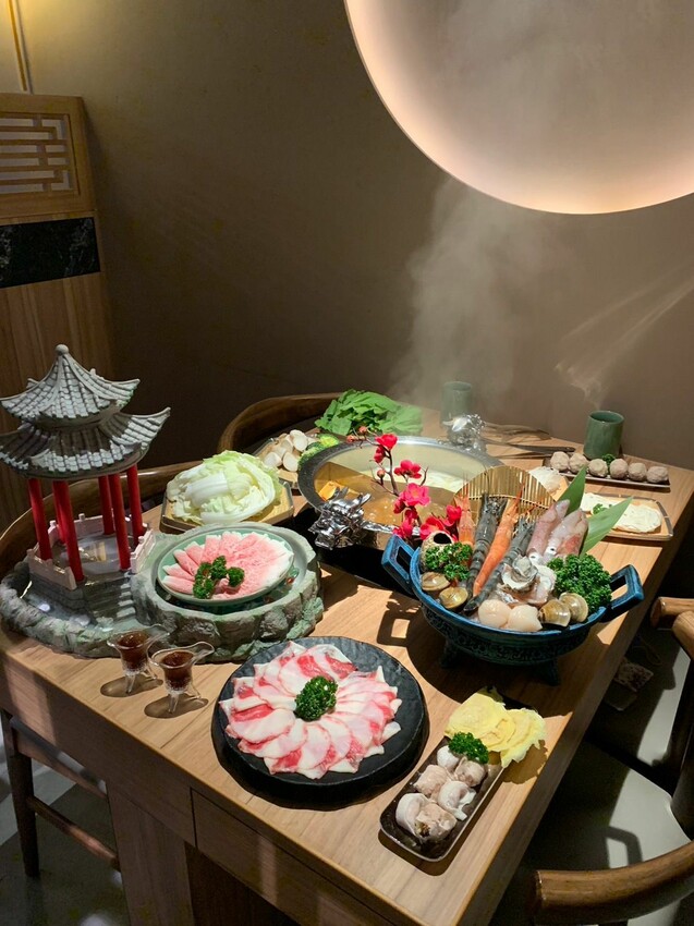 【台北】中山美食|手工殿麻辣鍋物 中山條通新開幕火鍋店 超浮誇造景火鍋 滿額送A5和牛
