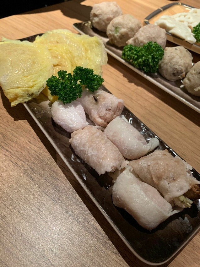 【台北】中山美食|手工殿麻辣鍋物 中山條通新開幕火鍋店 超浮誇造景火鍋 滿額送A5和牛