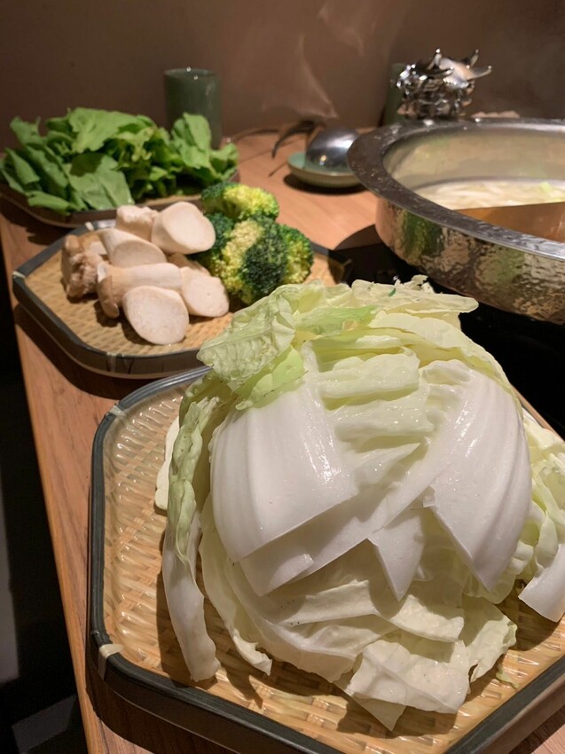 【台北】中山美食|手工殿麻辣鍋物 中山條通新開幕火鍋店 超浮誇造景火鍋 滿額送A5和牛