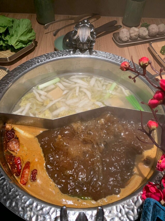 【台北】中山美食|手工殿麻辣鍋物 中山條通新開幕火鍋店 超浮誇造景火鍋 滿額送A5和牛