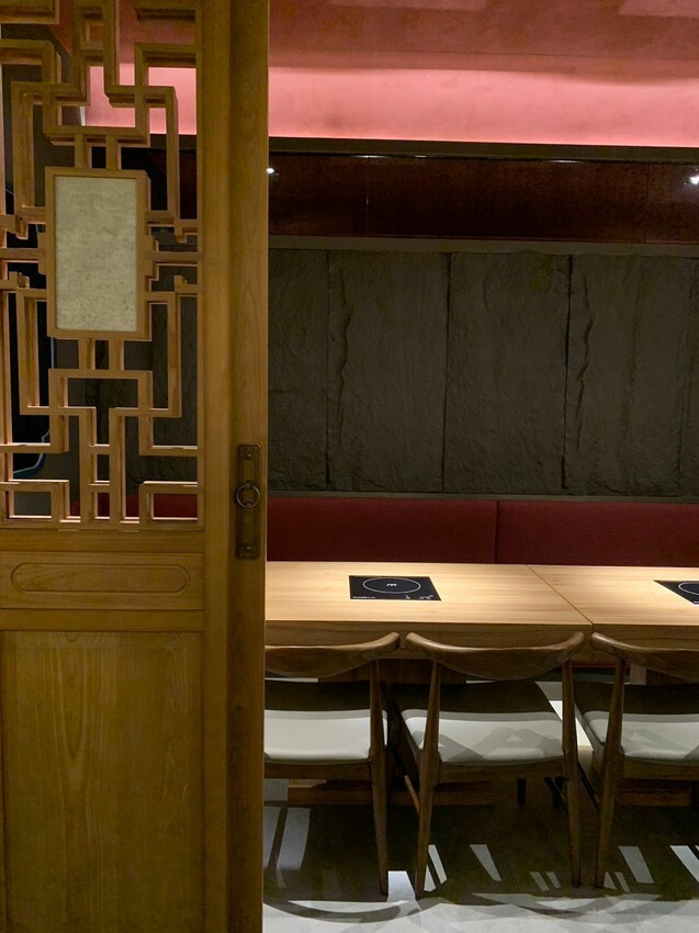 【台北】中山美食|手工殿麻辣鍋物 中山條通新開幕火鍋店 超浮誇造景火鍋 滿額送A5和牛