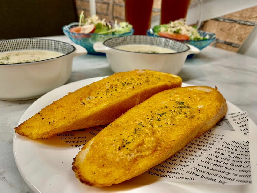 【台北】西門町美食｜西門巷弄美食 Blue磚塊義大利麵 俗又大碗的平價義大利麵 特色牽絲墨西哥烤餅必點！