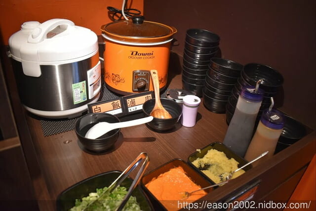 台北市東區燒肉推薦。嘴邊肉の嘴上功夫日式燒肉台北市民店。只要NT$650，多達70多種以上新鮮食材、冰淇淋、飲料、滷肉飯，無限量供應吃到飽