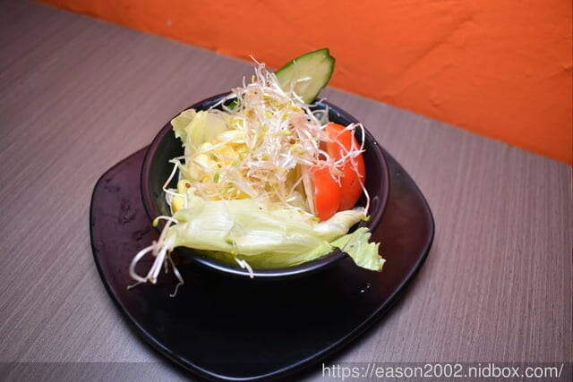 台北市東區燒肉推薦。嘴邊肉の嘴上功夫日式燒肉台北市民店。只要NT$650，多達70多種以上新鮮食材、冰淇淋、飲料、滷肉飯，無限量供應吃到飽