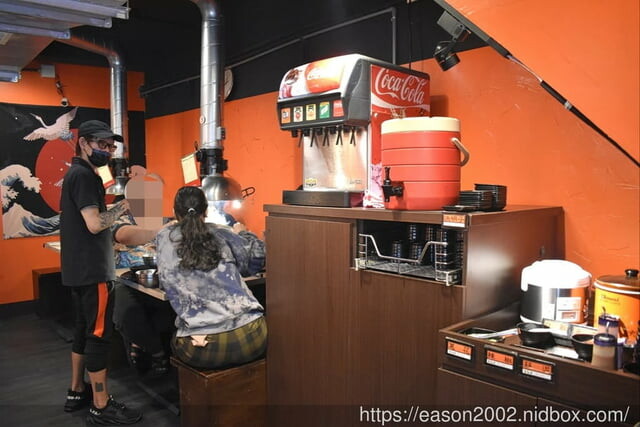 台北市東區燒肉推薦。嘴邊肉の嘴上功夫日式燒肉台北市民店。只要NT$650，多達70多種以上新鮮食材、冰淇淋、飲料、滷肉飯，無限量供應吃到飽