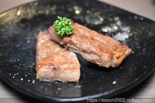 台北市東區燒肉推薦。嘴邊肉の嘴上功夫日式燒肉台北市民店。只要NT$650，多達70多種以上新鮮食材、冰淇淋、飲料、滷肉飯，無限量供應吃到飽