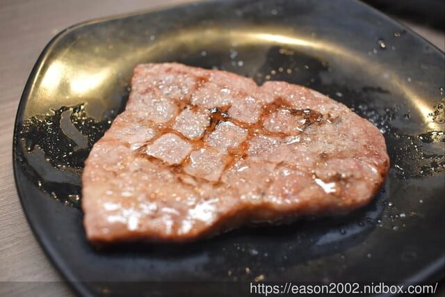 台北市東區燒肉推薦。嘴邊肉の嘴上功夫日式燒肉台北市民店。只要NT$650，多達70多種以上新鮮食材、冰淇淋、飲料、滷肉飯，無限量供應吃到飽