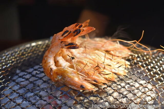 台北市東區燒肉推薦。嘴邊肉の嘴上功夫日式燒肉台北市民店。只要NT$650，多達70多種以上新鮮食材、冰淇淋、飲料、滷肉飯，無限量供應吃到飽