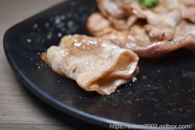 台北市東區燒肉推薦。嘴邊肉の嘴上功夫日式燒肉台北市民店。只要NT$650，多達70多種以上新鮮食材、冰淇淋、飲料、滷肉飯，無限量供應吃到飽