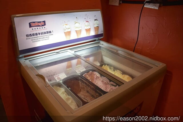 台北市東區燒肉推薦。嘴邊肉の嘴上功夫日式燒肉台北市民店。只要NT$650，多達70多種以上新鮮食材、冰淇淋、飲料、滷肉飯，無限量供應吃到飽