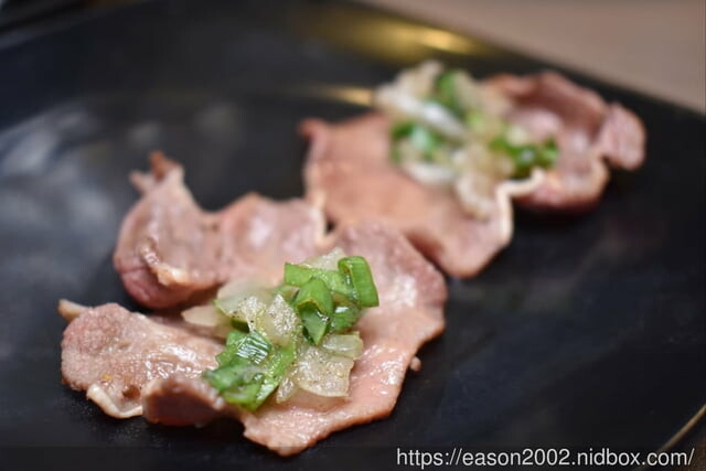 台北市東區燒肉推薦。嘴邊肉の嘴上功夫日式燒肉台北市民店。只要NT$650，多達70多種以上新鮮食材、冰淇淋、飲料、滷肉飯，無限量供應吃到飽