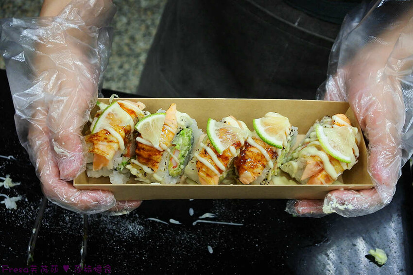 高雄壽司【一和壽叔】中秋壽司風味超Q可愛!聯名必比登柏弘肉臊香!炙燒鮭魚清爽生菜太飽足│巨蛋捷運站│左